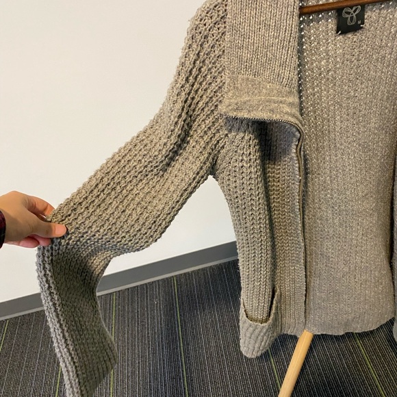 TNA long grey wool zip-up sweater with pockets. - Picture 2 of 6